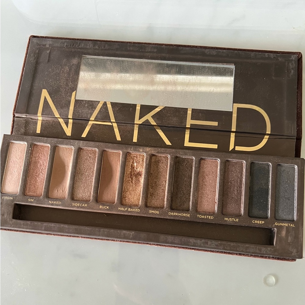 Original urban decay naked palette! Does not come with a brush